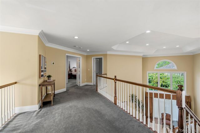 185 Sagamore Drive, Plainview, NY 11803