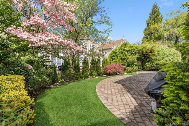 185 Sagamore Drive, Plainview, NY 11803
