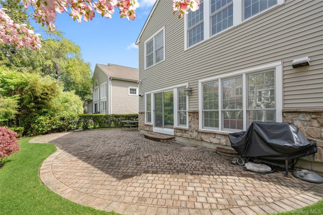 185 Sagamore Drive, Plainview, NY 11803