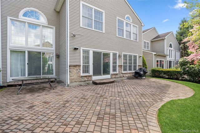185 Sagamore Drive, Plainview, NY 11803