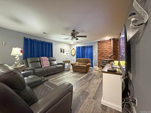 65 Jeffery cutoff, Locust Grove, AR 72550