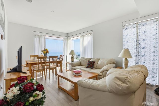 10 Kennedy Place 201, San Francisco, CA 94124