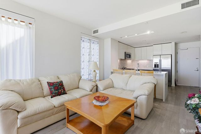 10 Kennedy Place 201, San Francisco, CA 94124