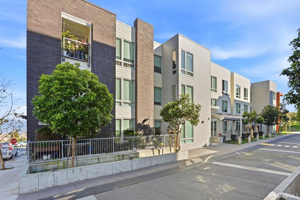10 Kennedy Place 201, San Francisco, CA 94124