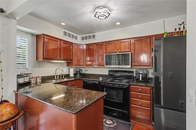 114 E 41st Street 5, Kansas City, MO 64111