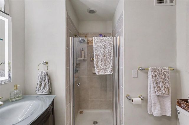 114 E 41st Street 5, Kansas City, MO 64111