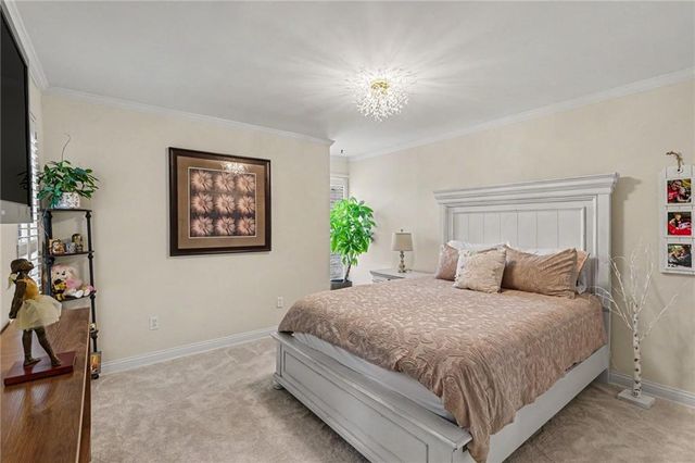 114 E 41st Street 5, Kansas City, MO 64111