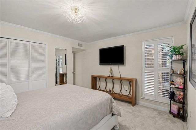 114 E 41st Street 5, Kansas City, MO 64111