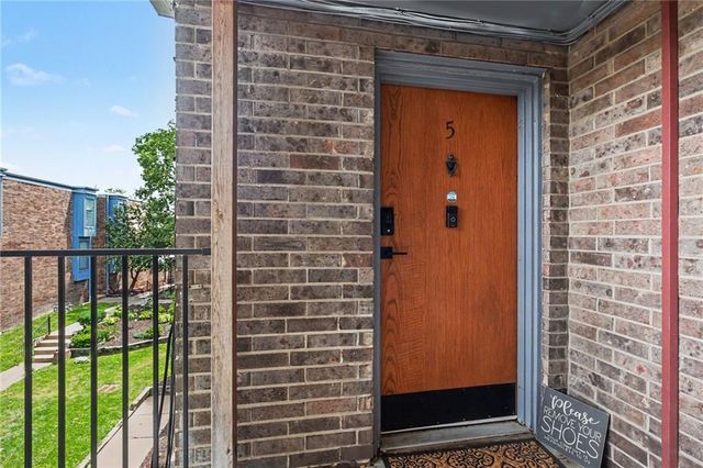 114 E 41st Street 5, Kansas City, MO 64111