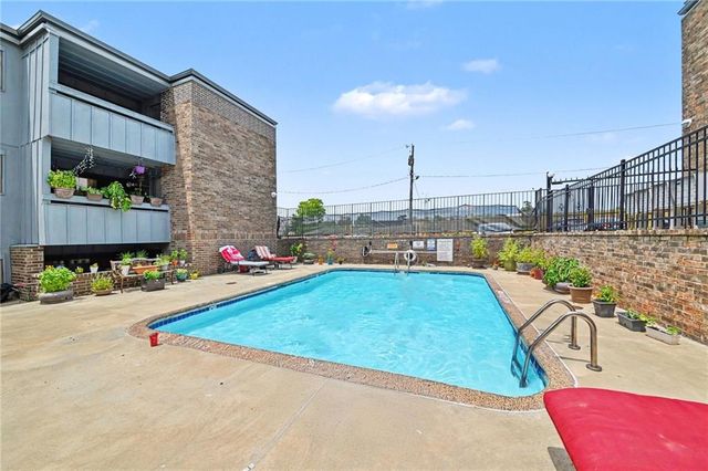 114 E 41st Street 5, Kansas City, MO 64111