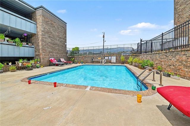 114 E 41st Street 5, Kansas City, MO 64111