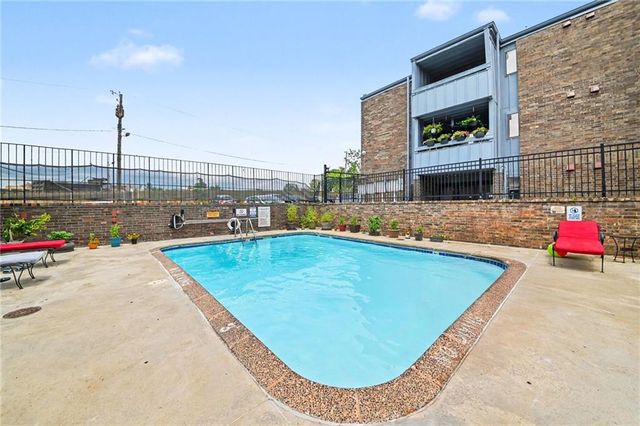 114 E 41st Street 5, Kansas City, MO 64111