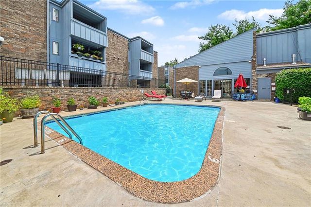 114 E 41st Street 5, Kansas City, MO 64111