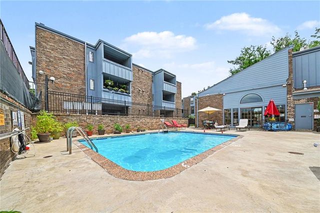 114 E 41st Street 5, Kansas City, MO 64111