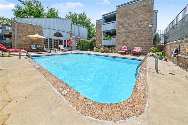 114 E 41st Street 5, Kansas City, MO 64111