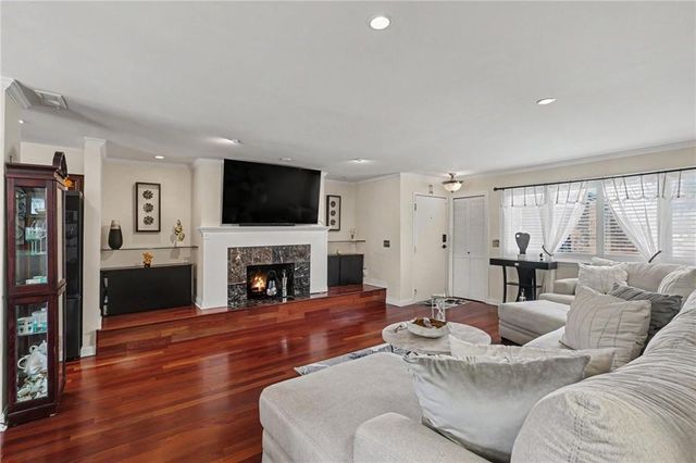 114 E 41st Street 5, Kansas City, MO 64111