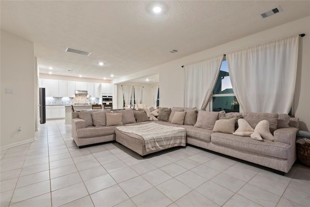 1323 Green Jay Lane, La Marque, TX 77568