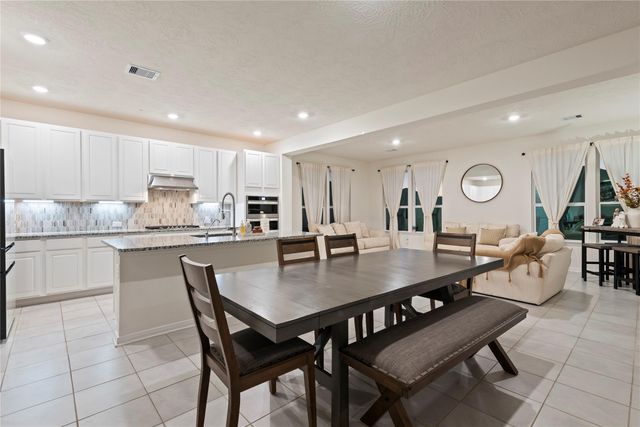 1323 Green Jay Lane, La Marque, TX 77568