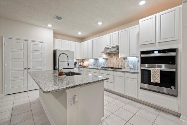 1323 Green Jay Lane, La Marque, TX 77568