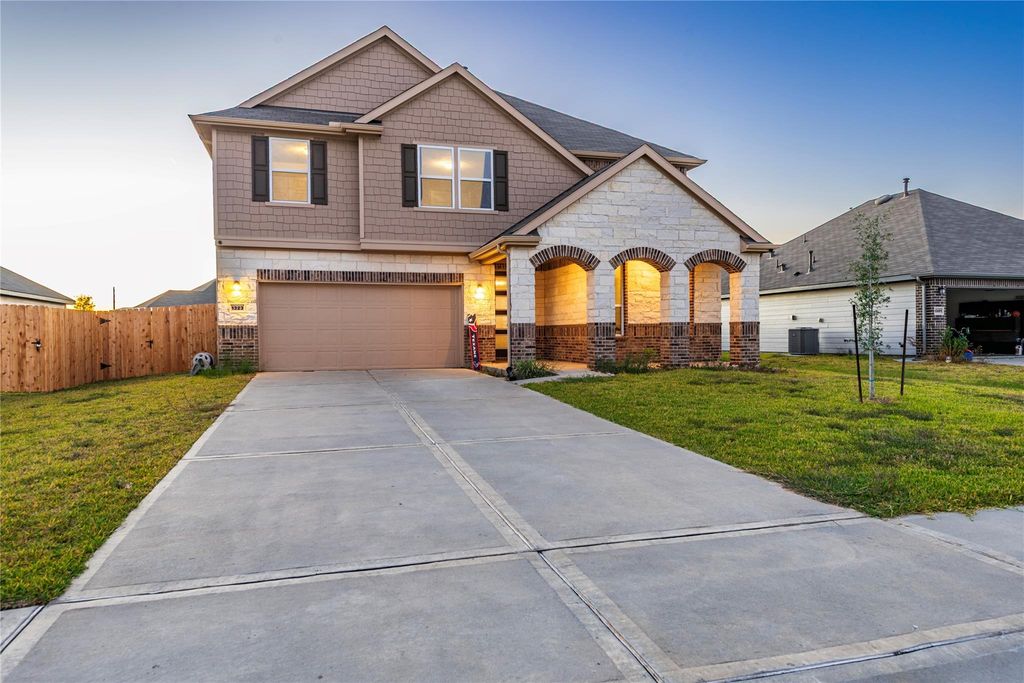 1323 Green Jay Lane, La Marque, TX 77568