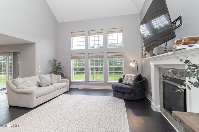 5866 Walnut Springs Boulevard, Sylvania, OH 43560