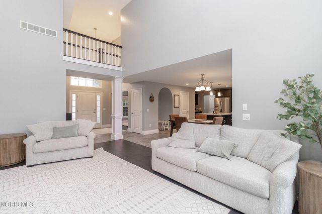 5866 Walnut Springs Boulevard, Sylvania, OH 43560
