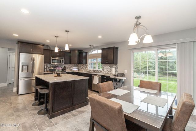 5866 Walnut Springs Boulevard, Sylvania, OH 43560
