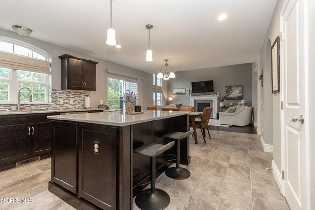 5866 Walnut Springs Boulevard, Sylvania, OH 43560