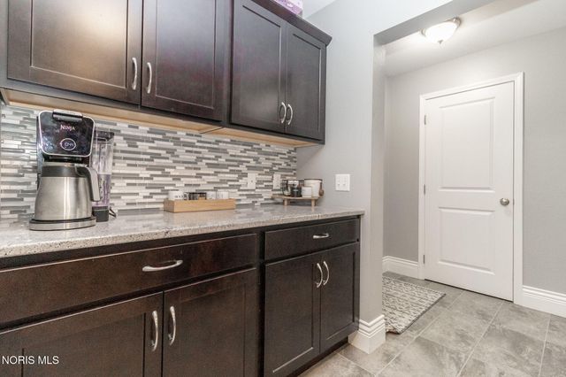 5866 Walnut Springs Boulevard, Sylvania, OH 43560