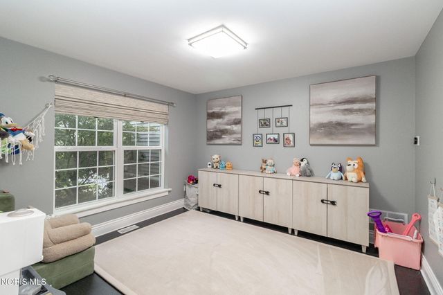 5866 Walnut Springs Boulevard, Sylvania, OH 43560