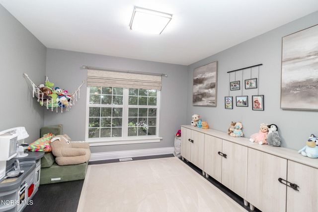 5866 Walnut Springs Boulevard, Sylvania, OH 43560