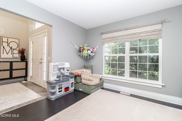 5866 Walnut Springs Boulevard, Sylvania, OH 43560