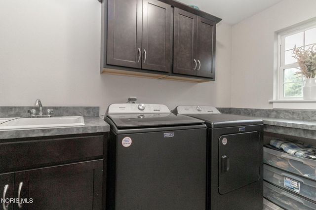 5866 Walnut Springs Boulevard, Sylvania, OH 43560