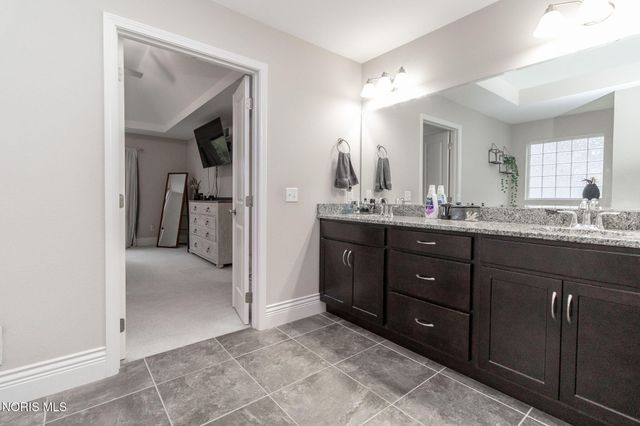 5866 Walnut Springs Boulevard, Sylvania, OH 43560