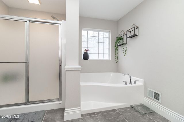 5866 Walnut Springs Boulevard, Sylvania, OH 43560