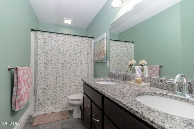 5866 Walnut Springs Boulevard, Sylvania, OH 43560