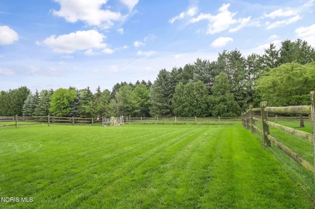 5866 Walnut Springs Boulevard, Sylvania, OH 43560