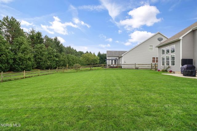 5866 Walnut Springs Boulevard, Sylvania, OH 43560