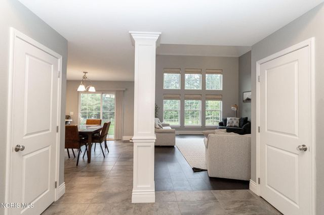 5866 Walnut Springs Boulevard, Sylvania, OH 43560