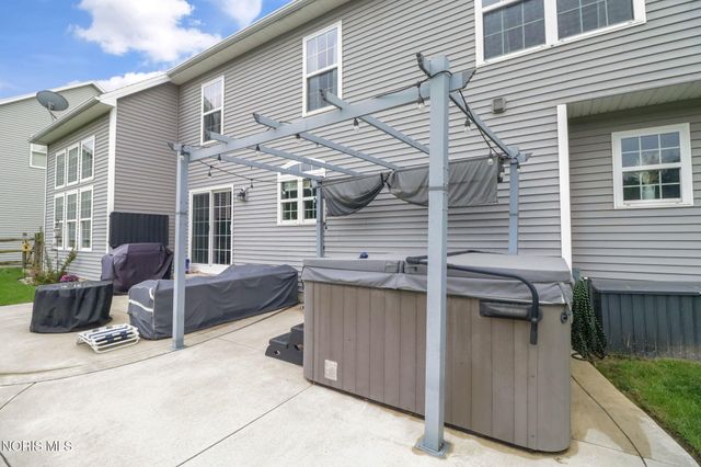 5866 Walnut Springs Boulevard, Sylvania, OH 43560