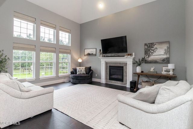 5866 Walnut Springs Boulevard, Sylvania, OH 43560