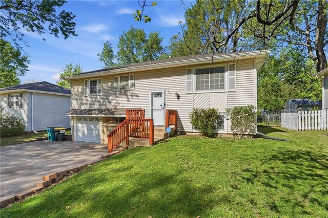 305 S Franklin Street, Spring Hill, KS 66083