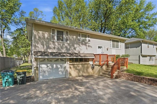 305 S Franklin Street, Spring Hill, KS 66083