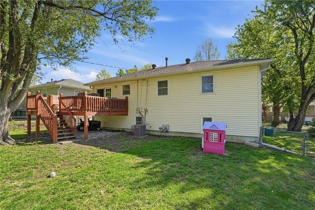 305 S Franklin Street, Spring Hill, KS 66083