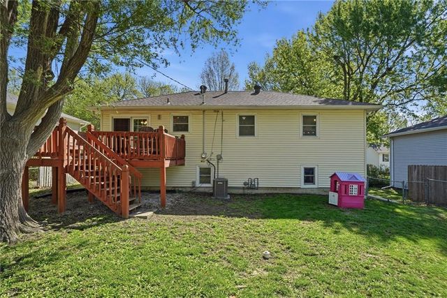 305 S Franklin Street, Spring Hill, KS 66083