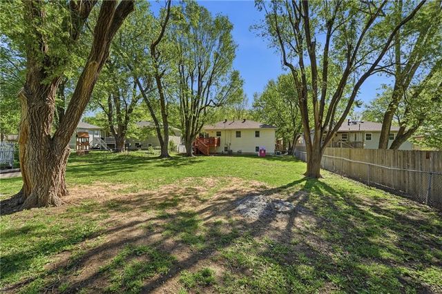 305 S Franklin Street, Spring Hill, KS 66083