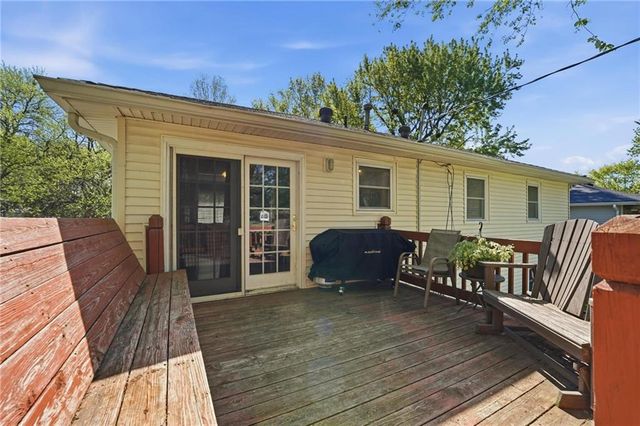 305 S Franklin Street, Spring Hill, KS 66083