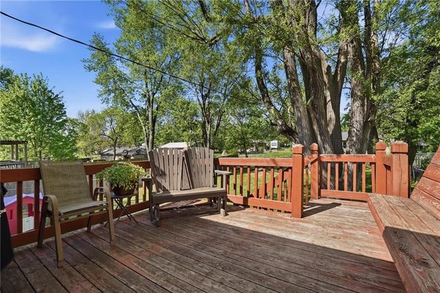 305 S Franklin Street, Spring Hill, KS 66083