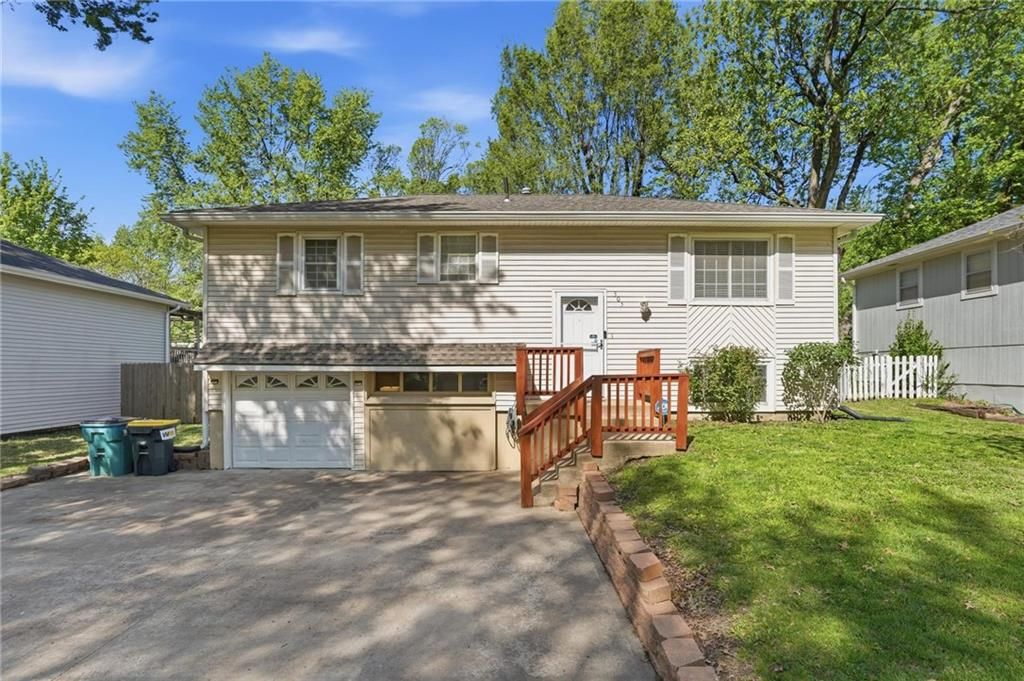 305 S Franklin Street, Spring Hill, KS 66083
