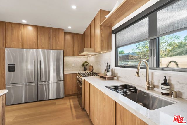 11642 Hartsook Street, Valley Village, CA 91601
